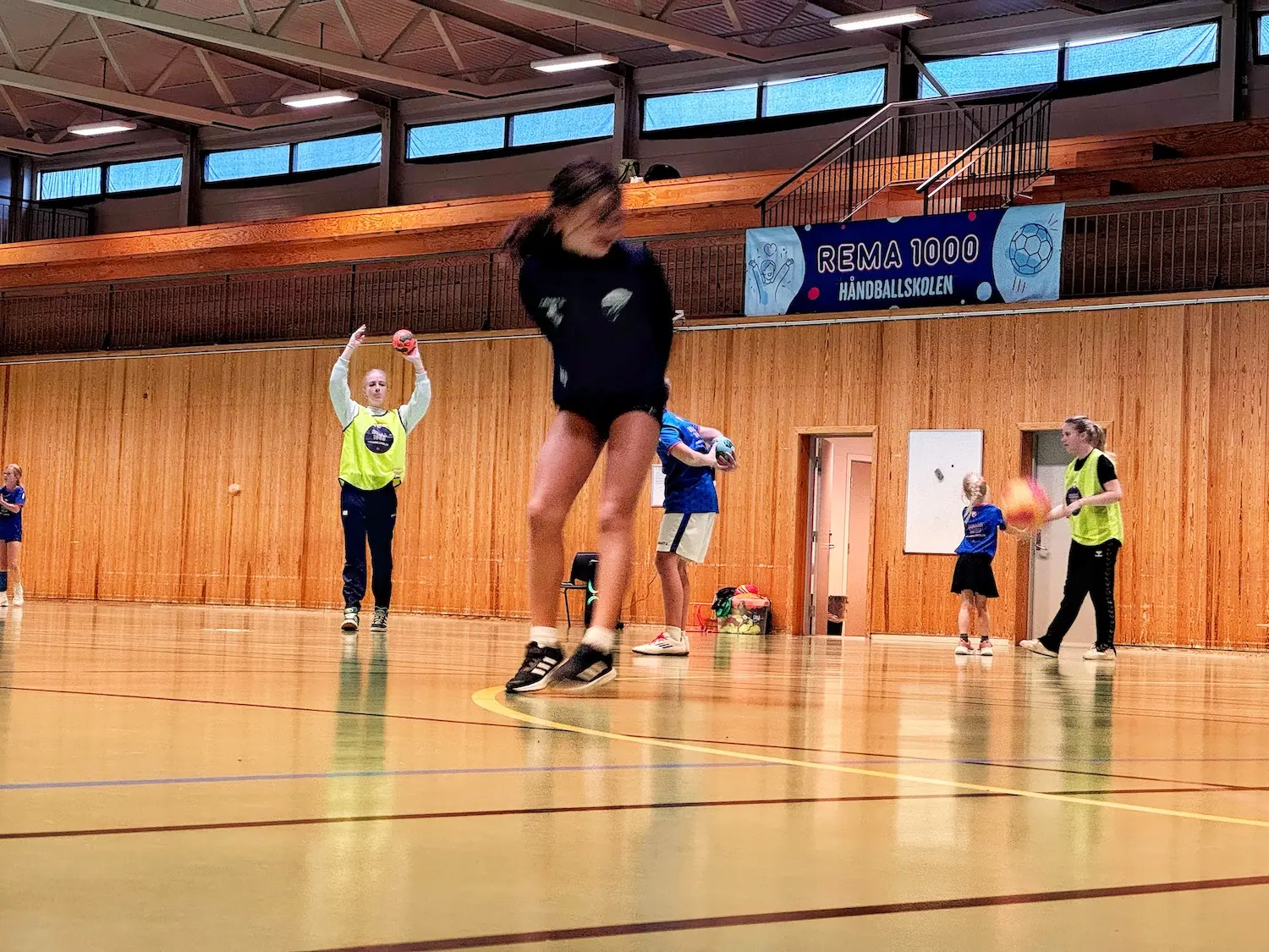 Rema 1000 Håndballskole 2025 arrangeres i Gressvikhallen av Gresvik IF