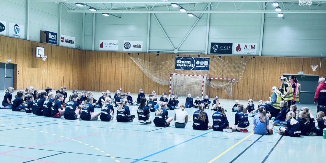 Rekordmange deltagere da Gresvik IF arrangerte Storm Elektro Håndballskole