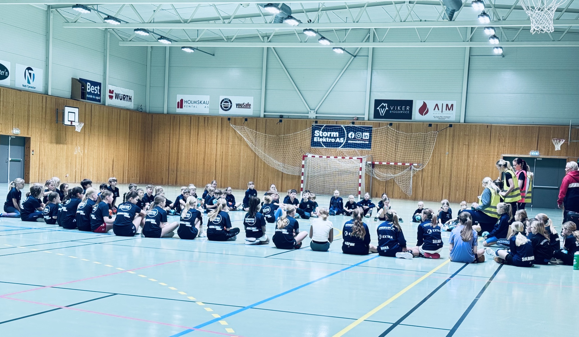 Rekordmange deltagere da Gresvik IF arrangerte Storm Elektro Håndballskole